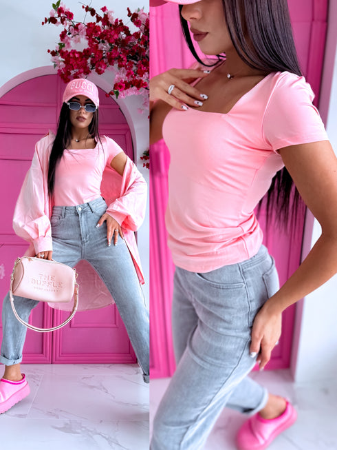 BASIC T-shirt with square neckline - soft pink